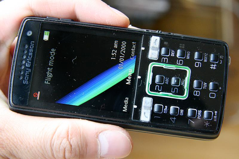 Illustration for article titled Lightning Review: Sony Ericsson K850i CyberShot Phone (Verdict: Almost Usable, But Not Quite)